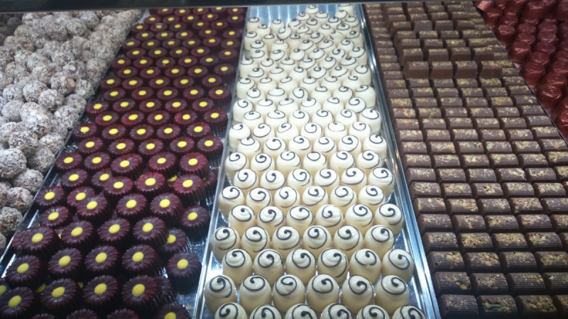 boutique-THIERY-min_chocolates_milk_chocolate_white_chocolate_truffles_candy_food_treat_cacao-1213769